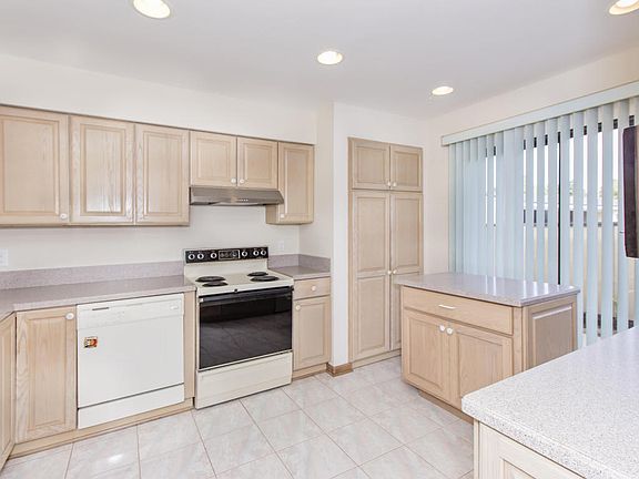 3rd image of 7968 Los Robles Ct