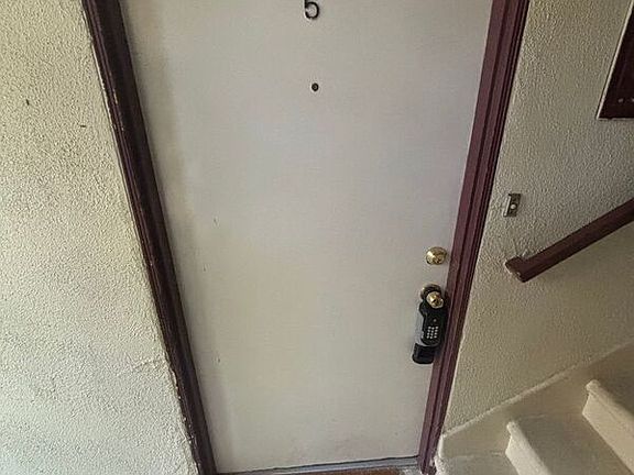 3rd image of 1608 Amberwood Dr APT 5