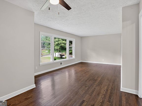 3rd image of 3081 Glendale Ct