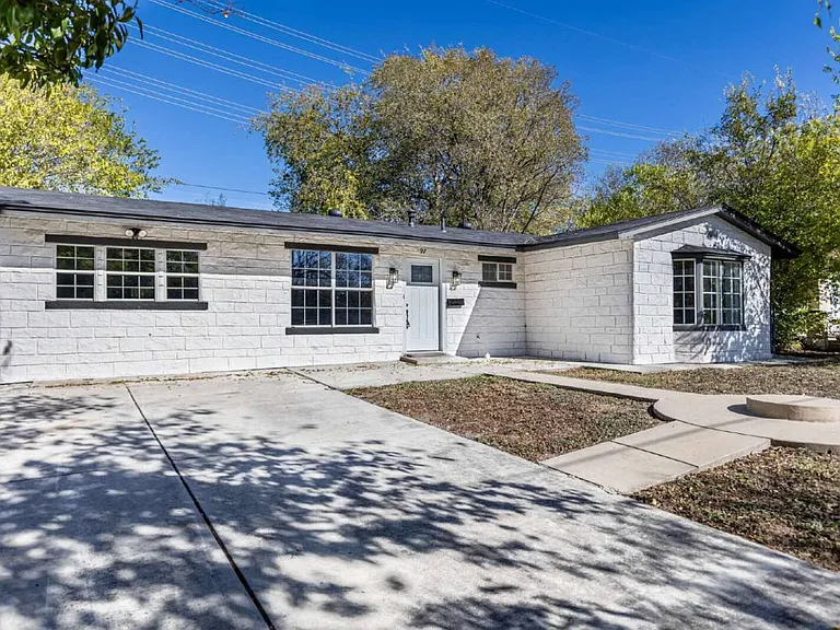 97 Denton Dr — Photo 2