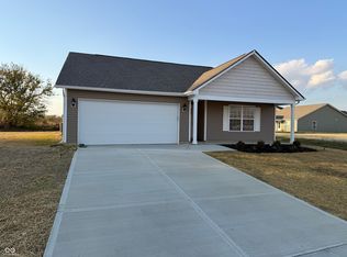 1105 Lake Dr, Shirley, IN 47384