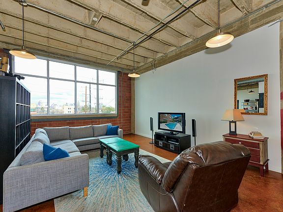 3rd image of 1331 S Flores St Suite 212