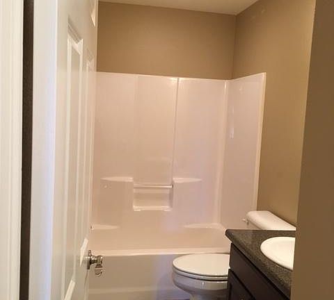 5th image of 306 Village Ln