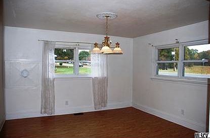4th image of 997 22nd Street Pl NE