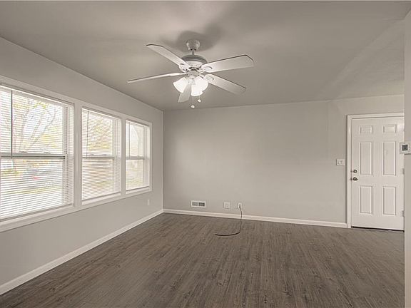 4th image of 10913 Ewing Ave