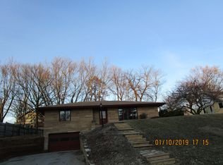 905 4th Ave SE, Waseca, MN 56093