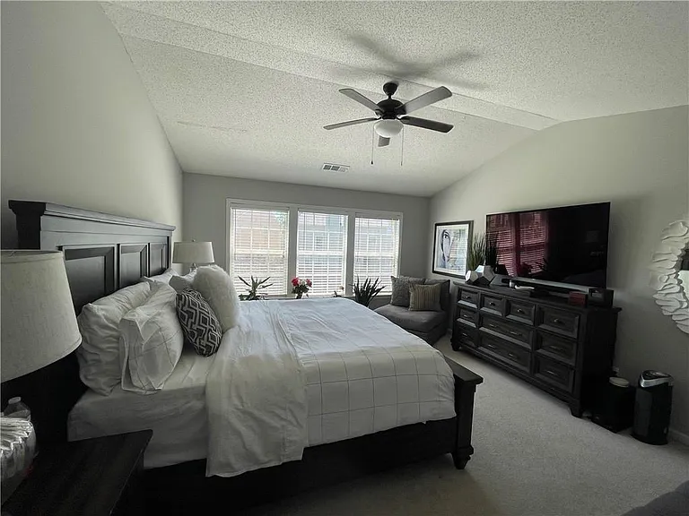 8960 Friarbridge Dr — Photo 15