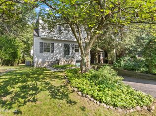 18 Maple Dr, Old Greenwich, CT 06870