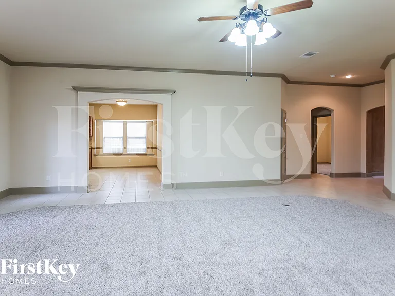 1740 Colorado Dr — Photo 3