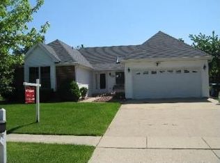 335 Thistle Ln, Lake Zurich, IL 60047