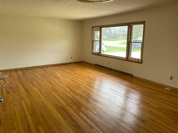 3rd image of 1560 S Teakwood Dr