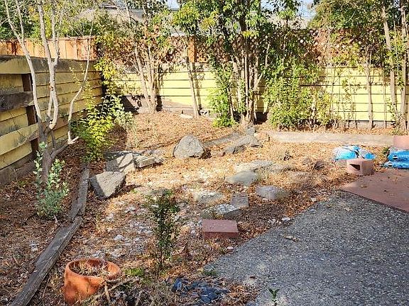 2nd image of 1084 Moffett Cir
