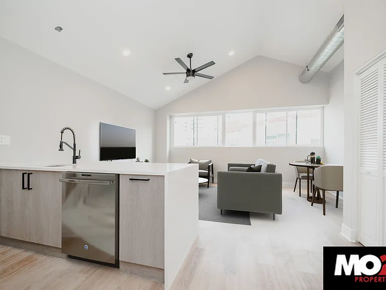 683 N Milwaukee Ave #404 — Photo 1
