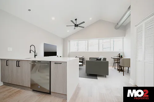 683 N Milwaukee Ave #404 Photo 1