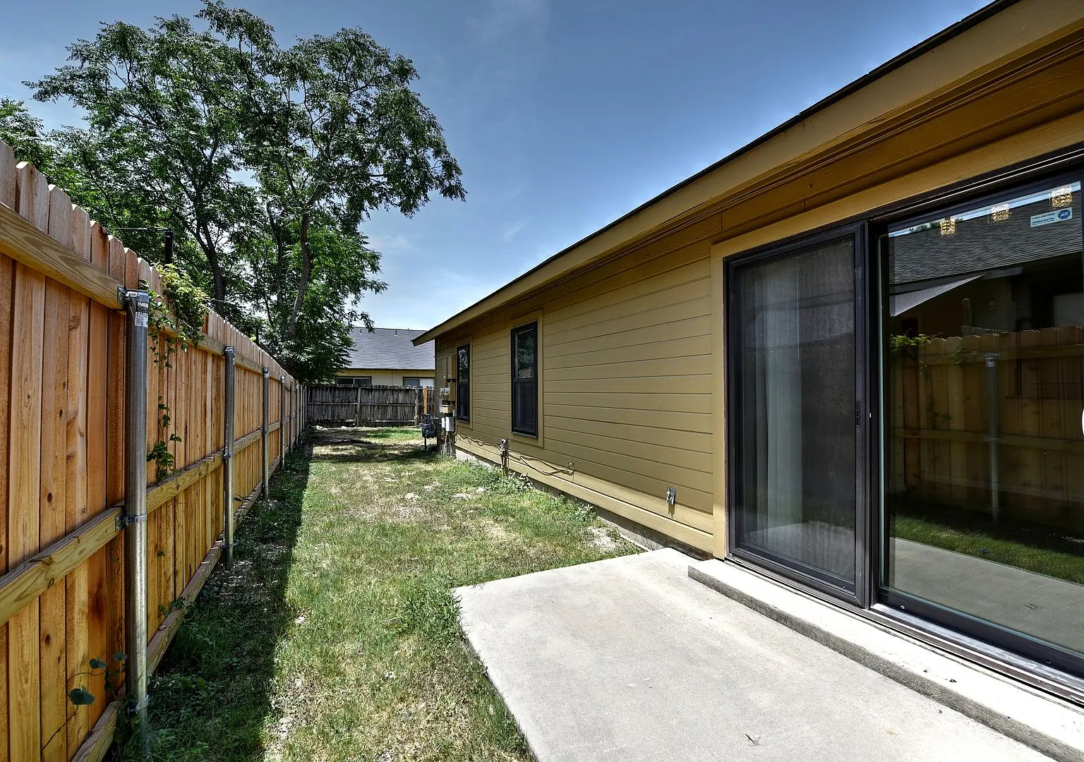 3410 - 3412 Ridge Ash — Photo 4