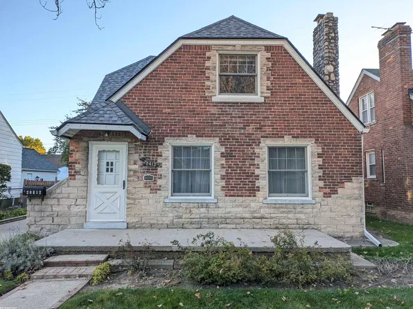 20412 Elkhart St, Harper Woods, MI 48225