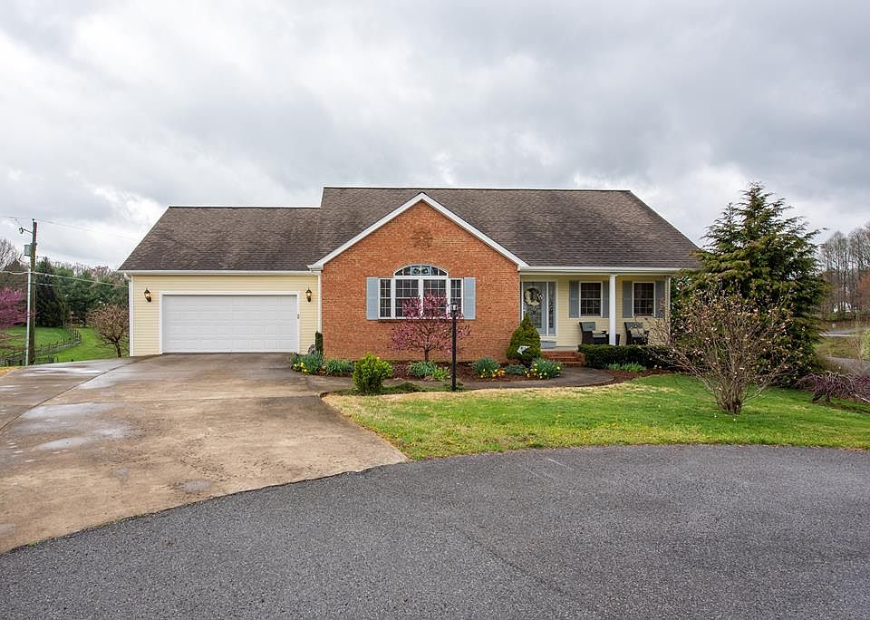 1st image of 15073 Denham Dr