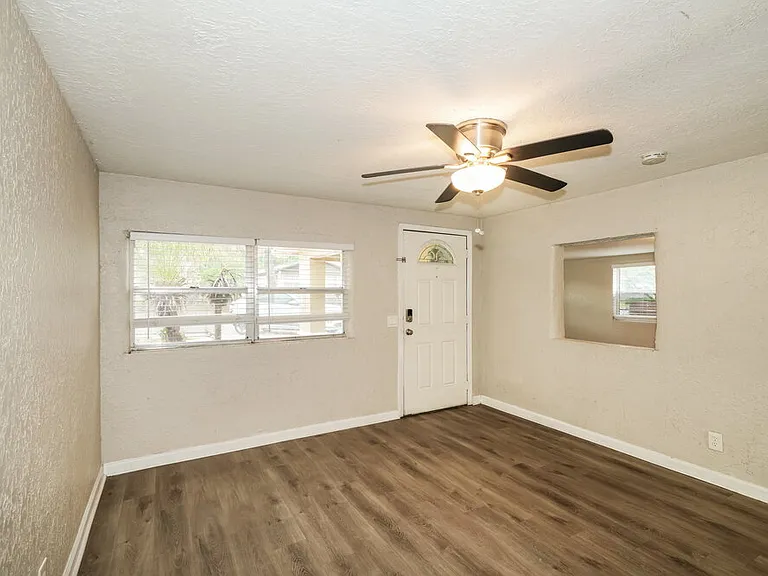 1809 E Sitka St — Photo 3