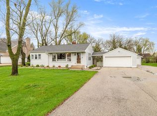 216 W Rand Rd, Mount Prospect, IL 60056