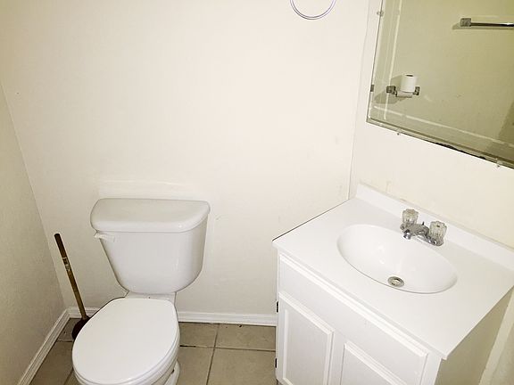 2nd image of 1514 NW Dearborn Ave APT A