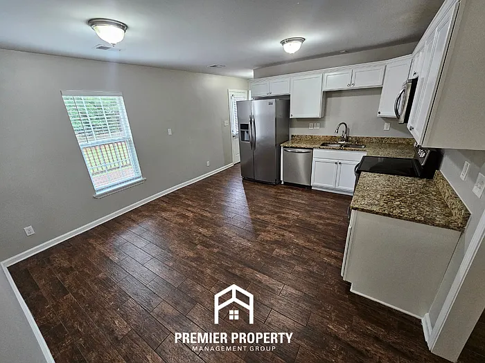 6 bed, 3.0 bath, 3305 sqft, $3,095 — Photo 4