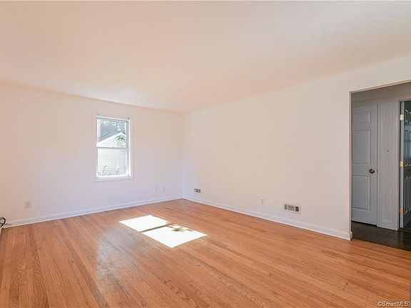 5th image of 376 Dexter Dr