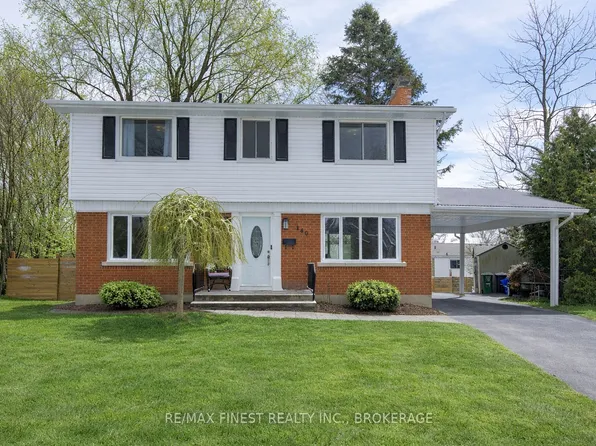 140 Falkirk Ter, Kingston, ON K7M 4C2