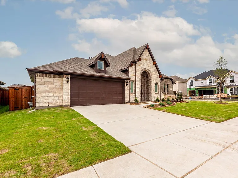 1304 Lancaster Dr — Photo 33
