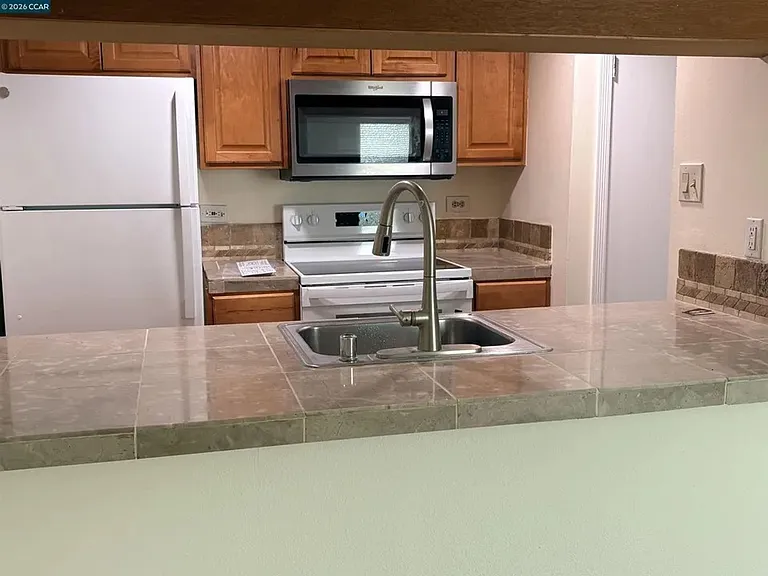 5451 Roundtree Pl #F — Photo 7