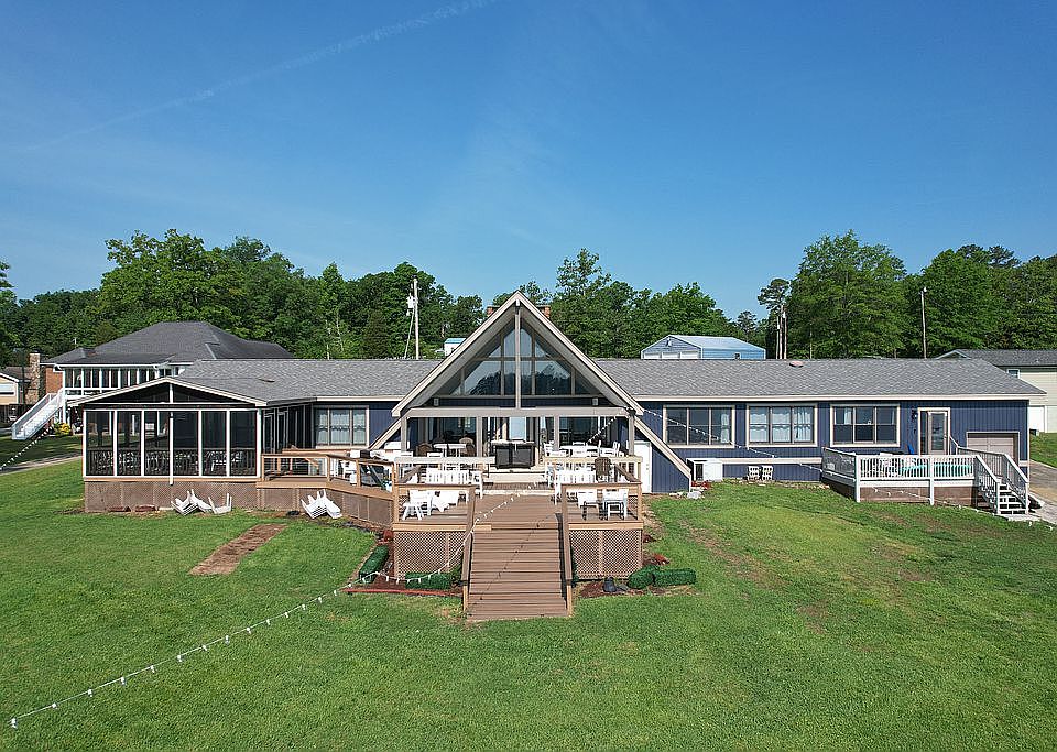 2nd image of 172 Lakeshore Dr