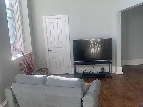 3rd image of 224 N Gay St APT 3B