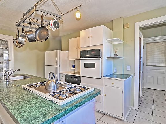 3rd image of 114 Newton St