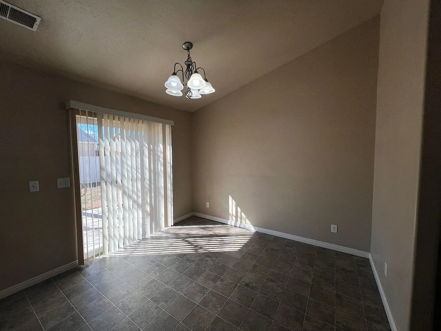 Move-In Discount 3 bed 2 bath Single Family Home in Cedar Willows — Photo 4
