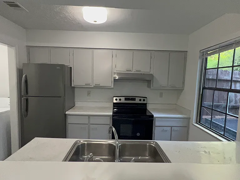 2626 Terrace Pkwy — Photo 3