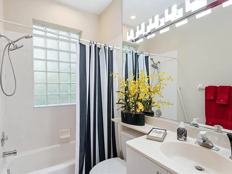 8009 Hampton Ct — Photo 23
