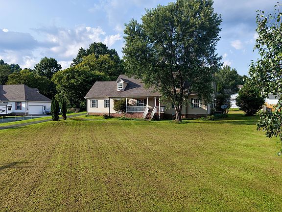 3rd image of 217 Amanda Dr