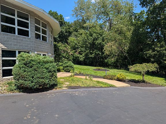 4th image of 237 Cherry Valley Rd