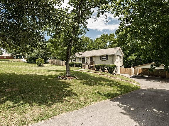 2nd image of 3913 Sussex Dr