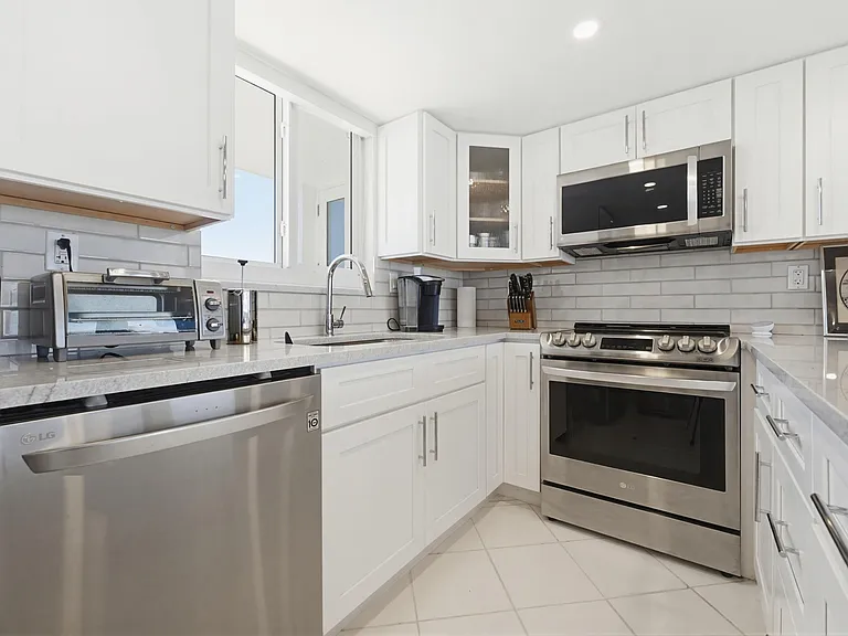 2505 S Ocean Blvd — Photo 10