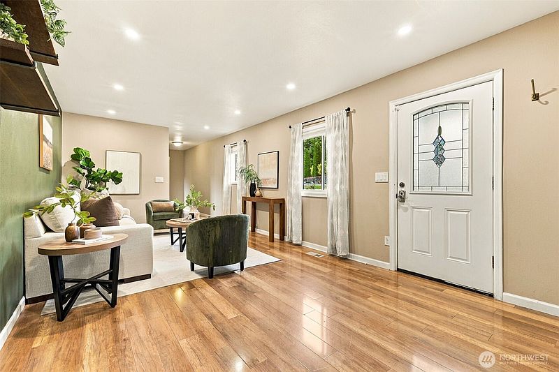 4th image of 411 23rd Avenue