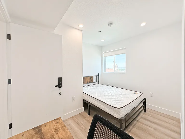 TL 1361 W 35th St — Photo 19