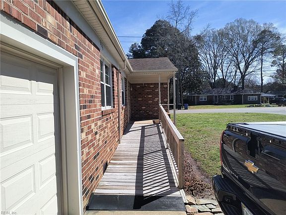 4th image of 5816 Hedgerow Ln