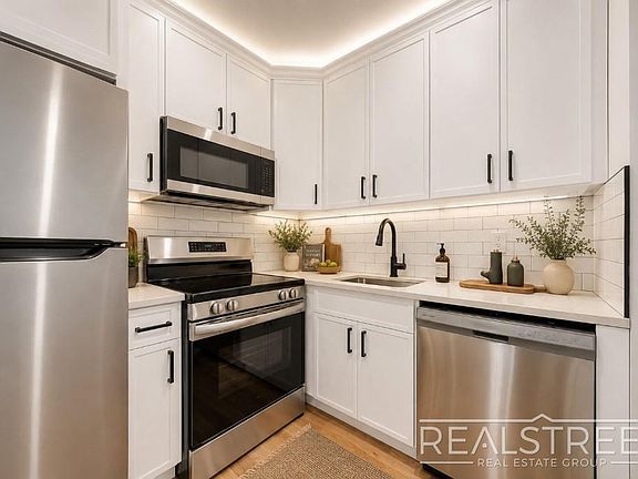 2nd image of 1439 Lincoln Pl #2H