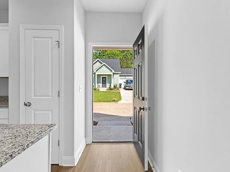 234 Lenox Cir — Photo 18