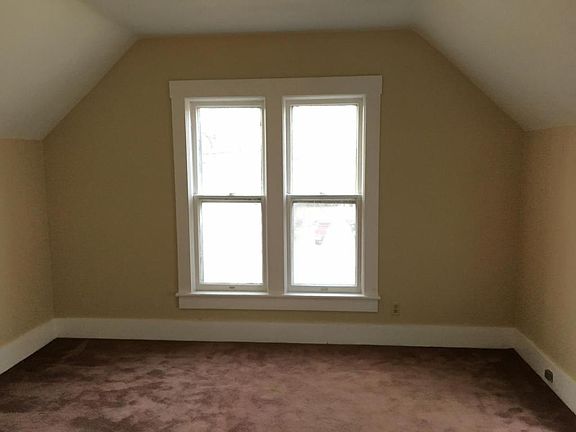 5th image of 1009 Cedar St