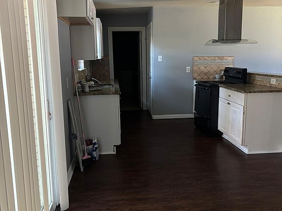 3rd image of 504 Lynda Ln