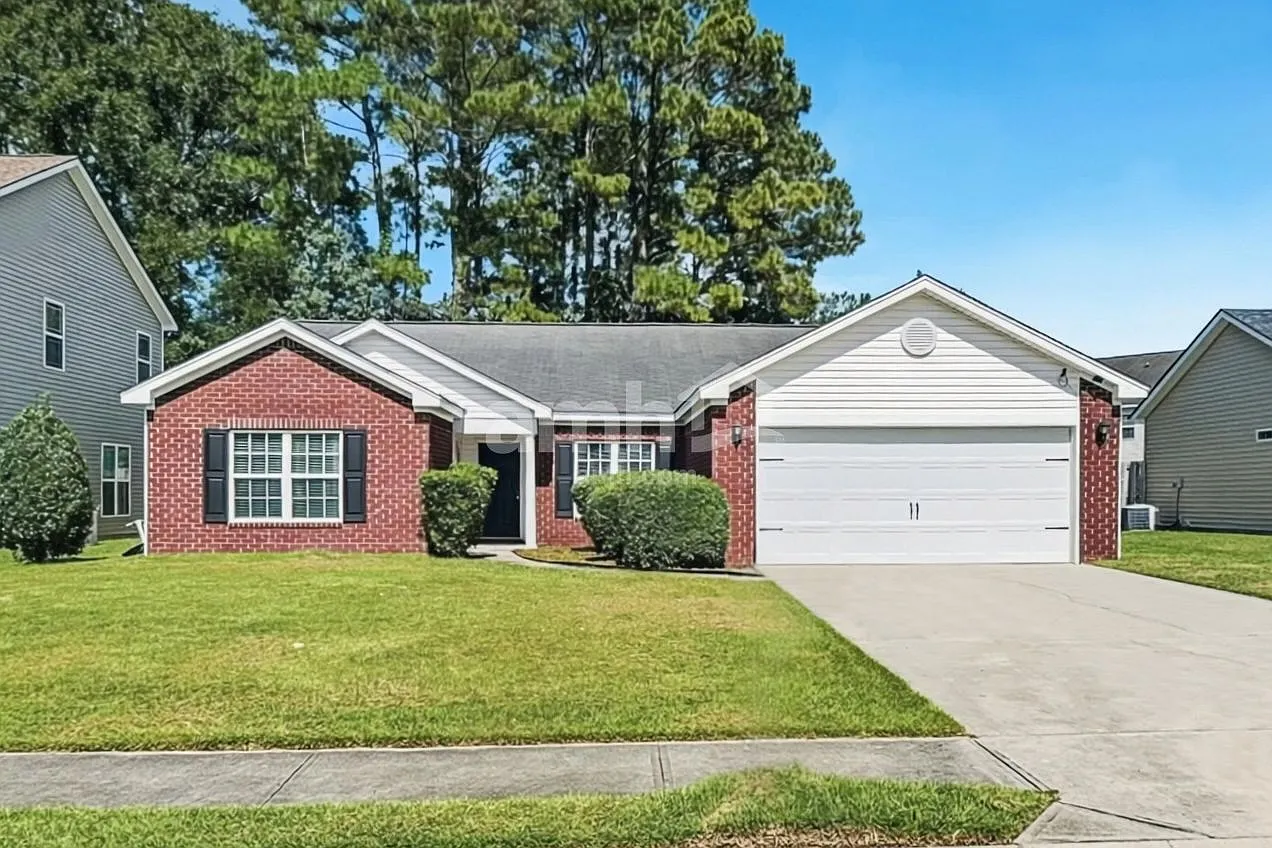 4 bed, 2.0 bath, 2015 sqft, $2,260 — Photo 1