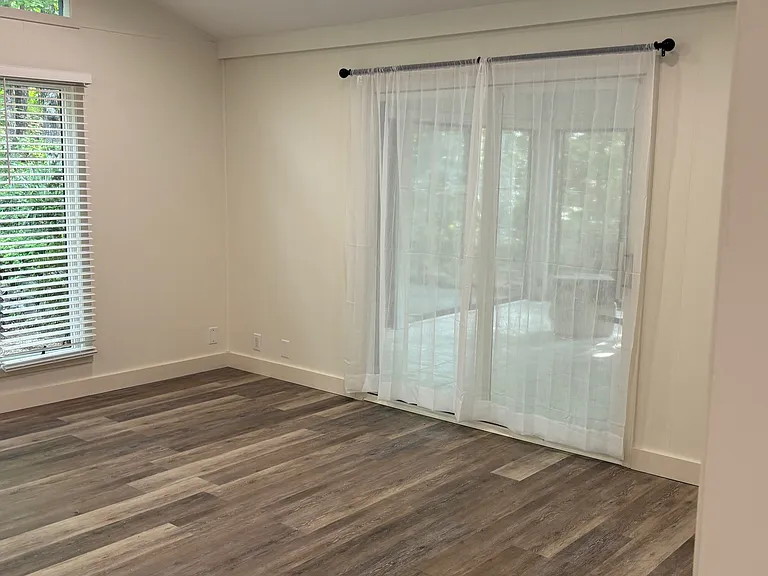 family room leads to Arkansas room