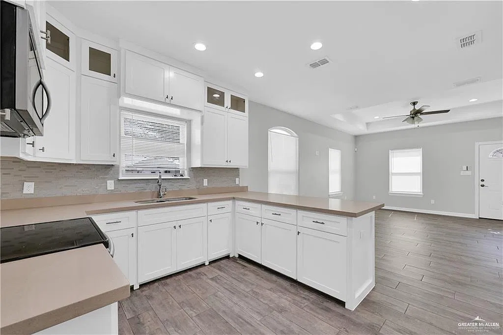 3 bed, 2.0 bath, 1130 sqft, $1,100 — Photo 4