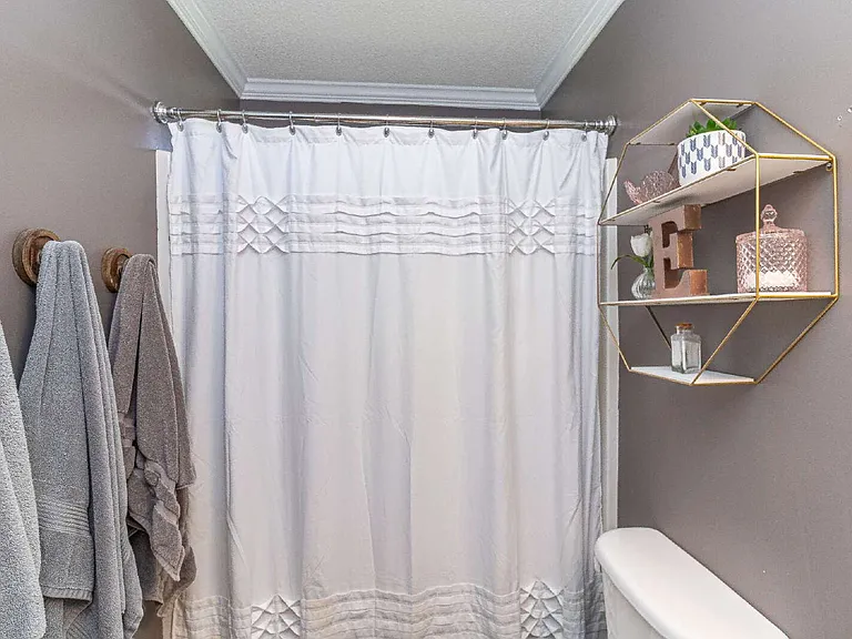200 Ashworth Dr — Photo 12